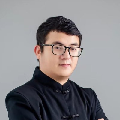 何方/资深律师、专利代理人